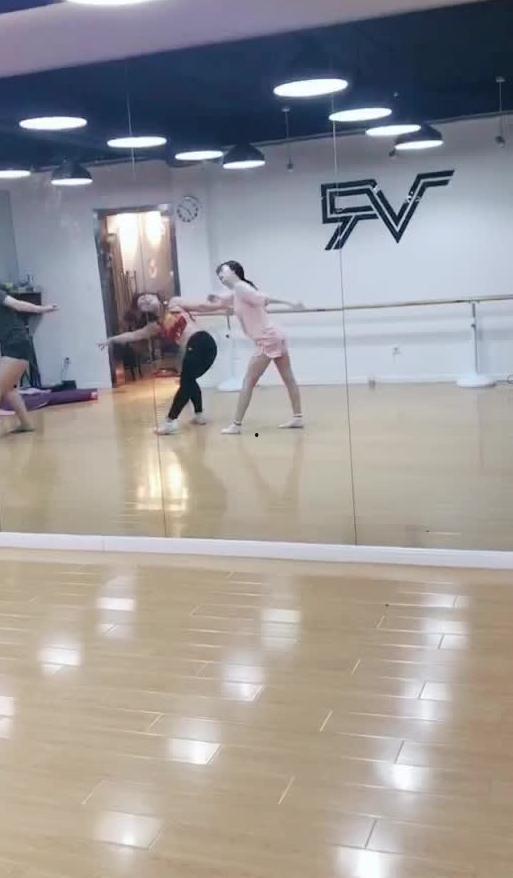 吃瓜兄弟舞蹈视频,舞蹈视频引爆网络热潮