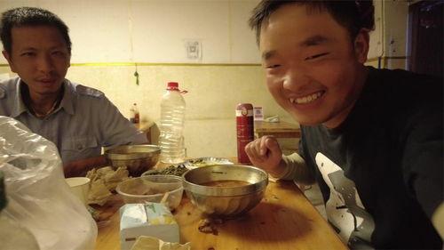 云南小伙吃瓜视频全集,一场接地气的美食盛宴